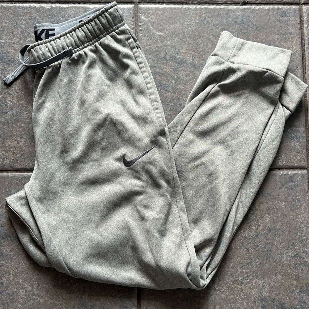 Nike Men's silver Gray Dri-FIT Jogger Sweatpants